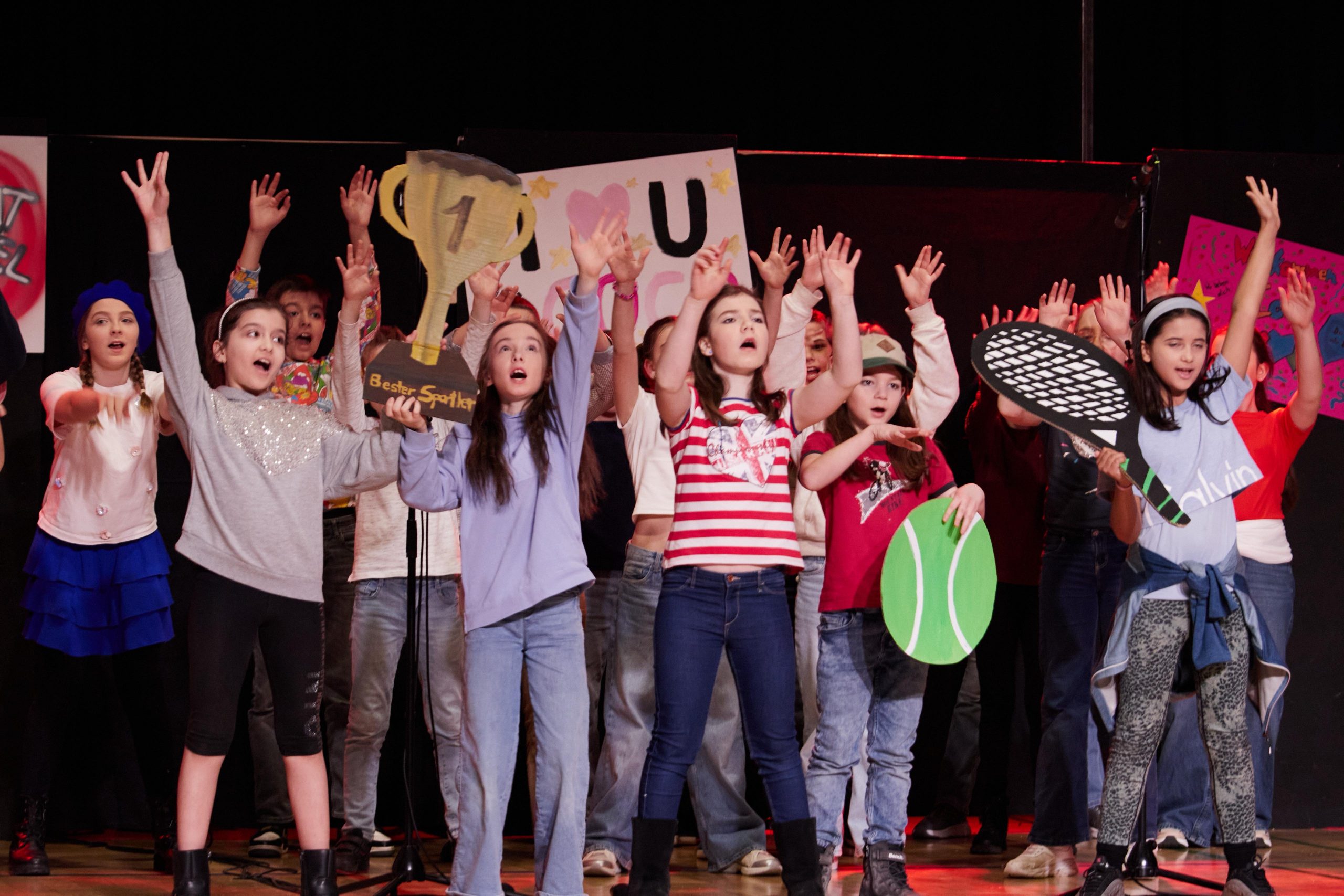 Klasse 5 des Hebel-Gymnasiums begeistert mit Musical „Coco Superstar“