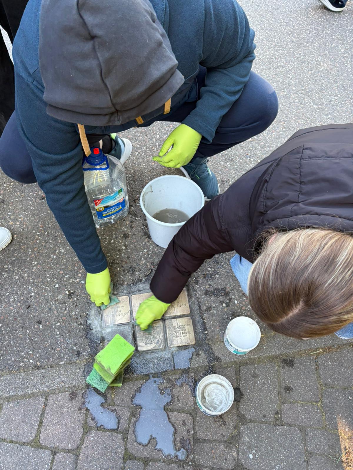 Leistungskurs Russisch pflegt Stolpersteine