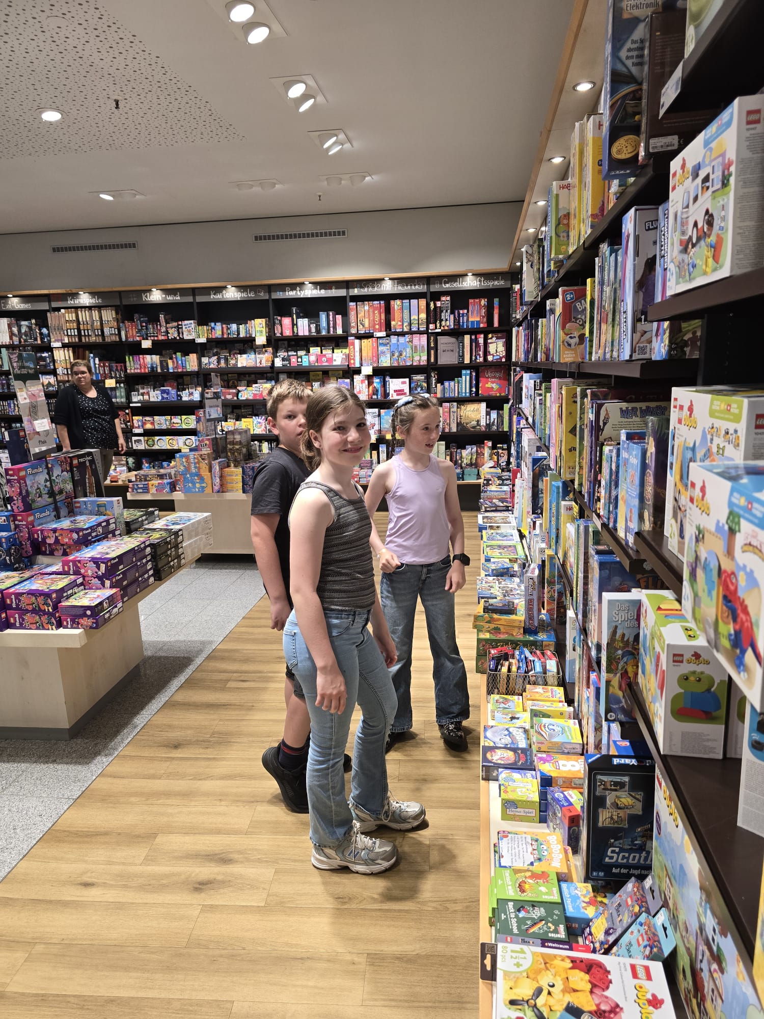 Neue Schätze für die Schülerbibliothek